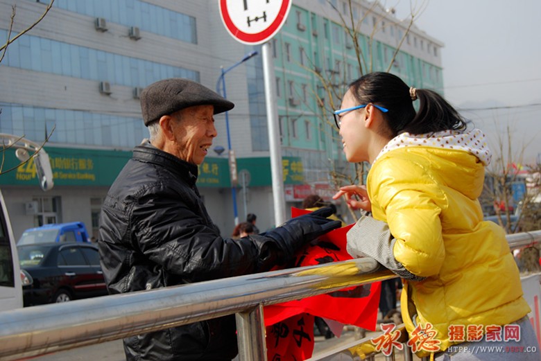 春联送给老人家