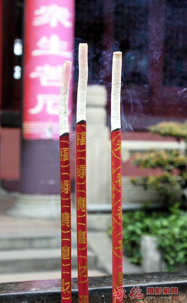 香烟缭绕.jpg