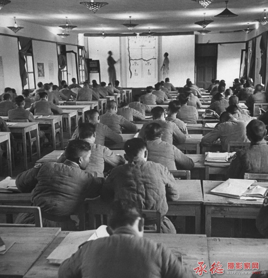 1945年3月，云南省，中国远征军军官讲习课堂。.jpg
