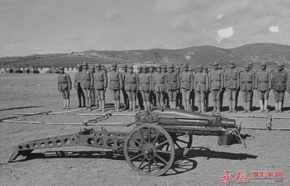 1945年3月，云南省，中国远征军炮兵训练，他们使用的主火炮是75毫米榴弹炮。.jpg.jpg