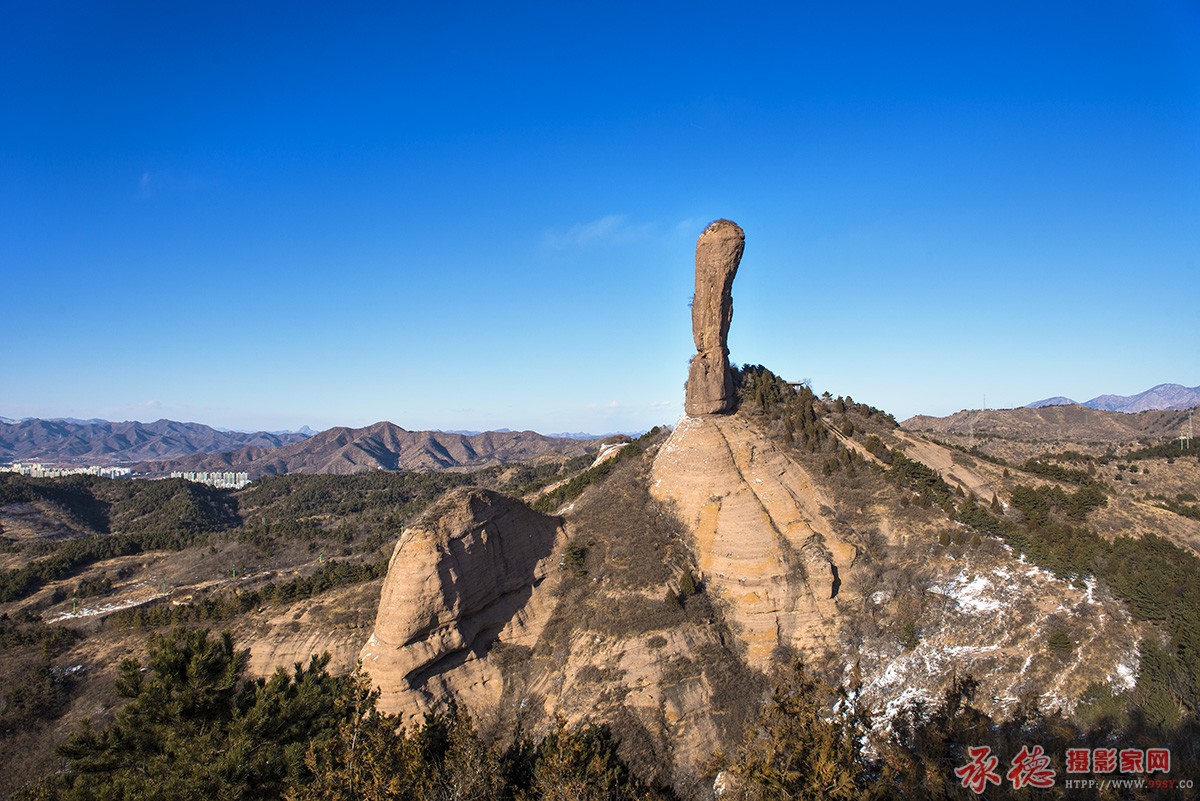 22正面锤峰雪影.jpg