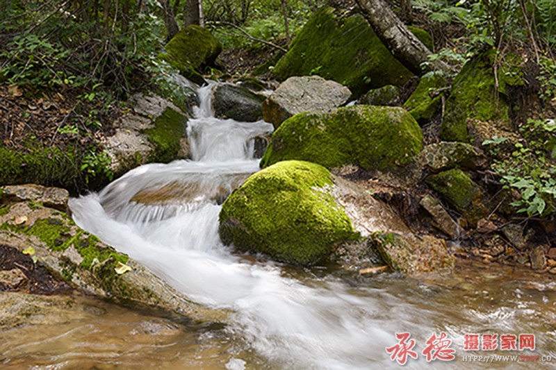 山涧溪流