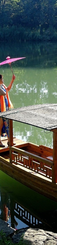 一叶小舟载佳人