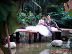 曾拍婚纱照：爱河