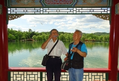 七月一日高唱没有共产党就没有新中国