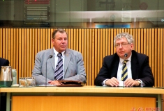 谈判桌上（1、2）