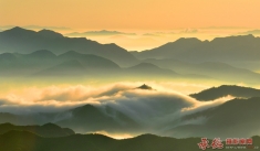 双峰晨雾