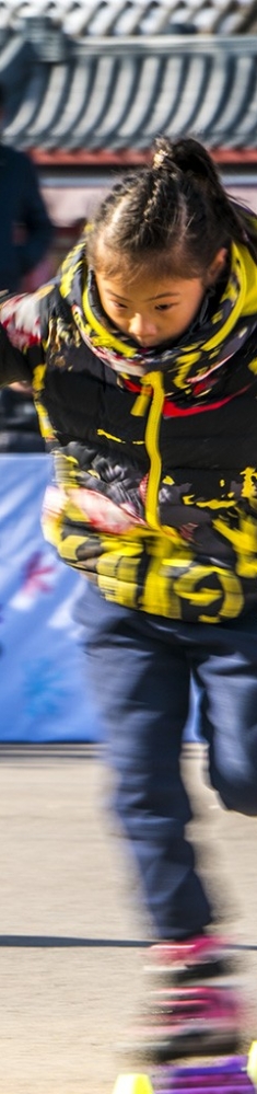 轮滑赛中的小朋友