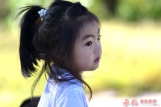 浓眉大眼的小姑娘