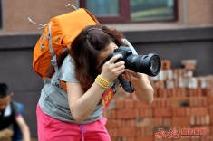 女摄影师的负担