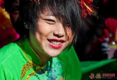 节日里的小姑娘