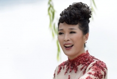 山庄拍歌手
