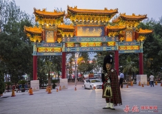 康熙大街前的英格兰乐手