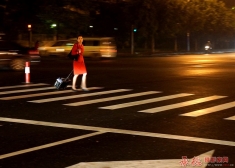 出乘路上的空姐