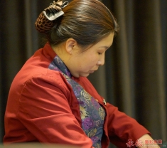 女服务员