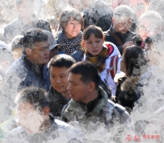 熙熙攘攘的人群