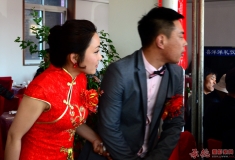 《瞧他们......》
