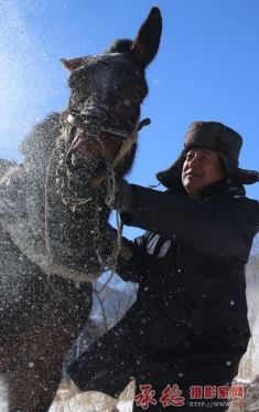 风雪扶贫路