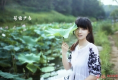 荷塘少女