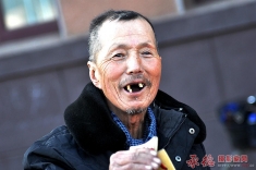 笑掉了大牙