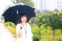 细雨绵绵，人像外拍。