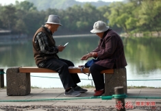 《伴》