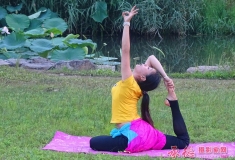 瑜伽教练荷塘舞