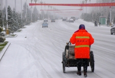【风雪中的环卫工】