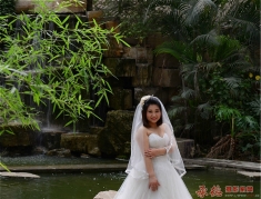 在湖边