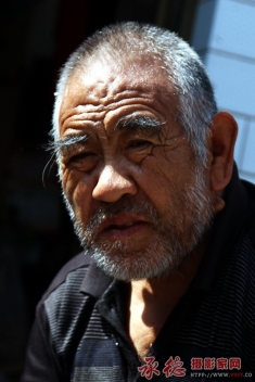 乡村老人