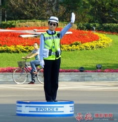 靓丽女交警