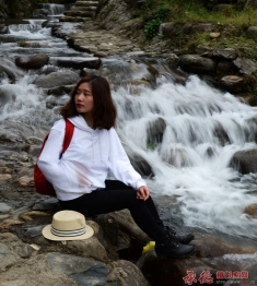 溪水潺潺