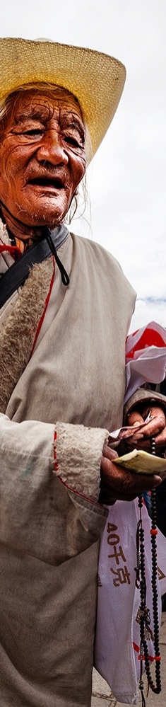 为大昭寺募集灯油钱的老人