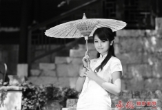 黑白色调丽人来