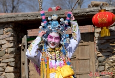 笑逐颜开过佳节