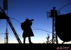 抓拍夜幕下的摄影人