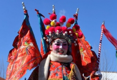 隆化少府花会高跷人物剪影