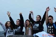 登上长城的喜悦