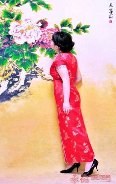 美女观花
