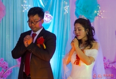 真心地祈祷