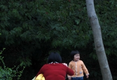 妈妈给我拍片片...