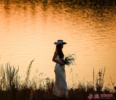 青山绿水美斜阳