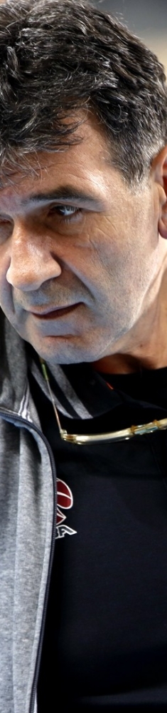 抓拍—美男篮教练