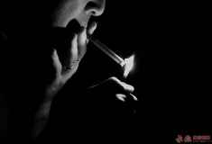 调转镜头　对准自己