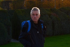 行走的外国游客