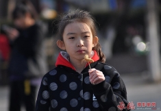小女孩