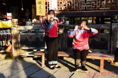 芙蓉镇土家族的女人们<组图>