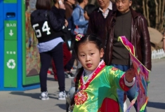 放风筝的小姑娘