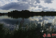 领着安娜摄山庄