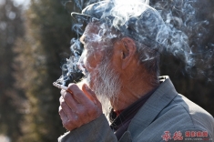 老人与香烟